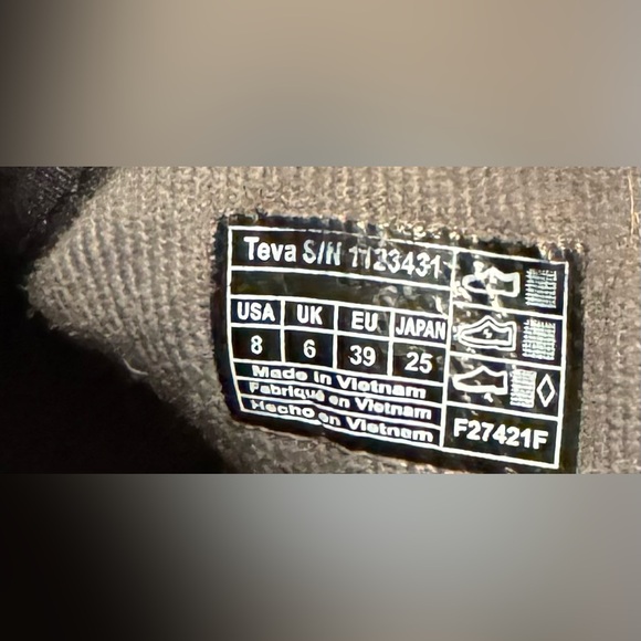 Barely Worn Teva ReEmber Mid Black Quilted Water Resistant Ankle Boot Sneakers - Picture 12 of 12